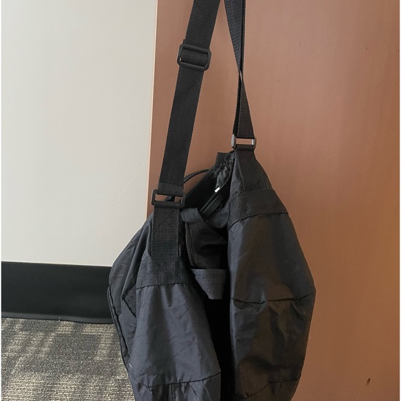 Miami Heat duffle bag-new-clean-lightweight-black/red-NBA-Several compartments. - Picture 9 of 9